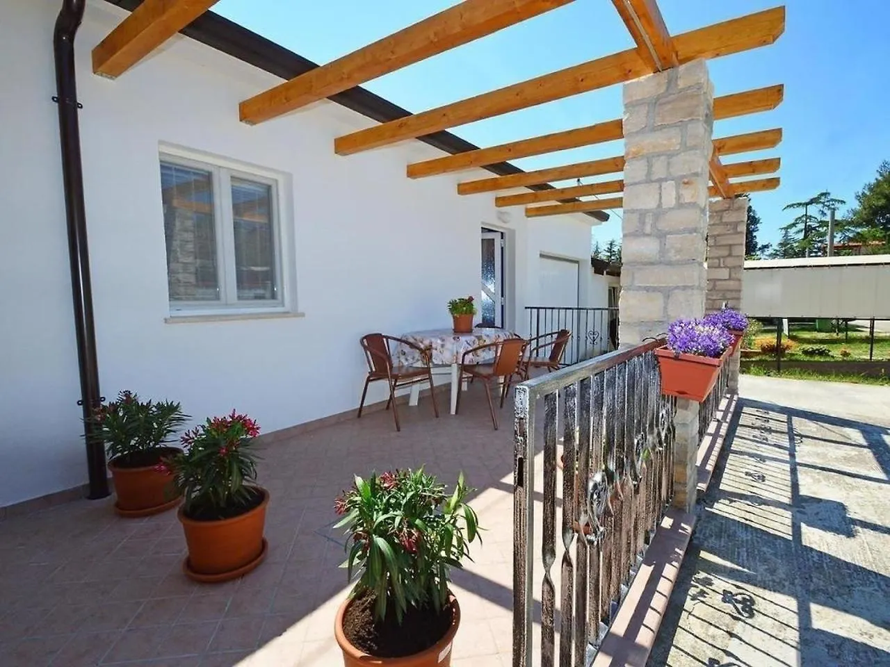 Apartment Ferienwohnung In Zambratija Mit Terrasse